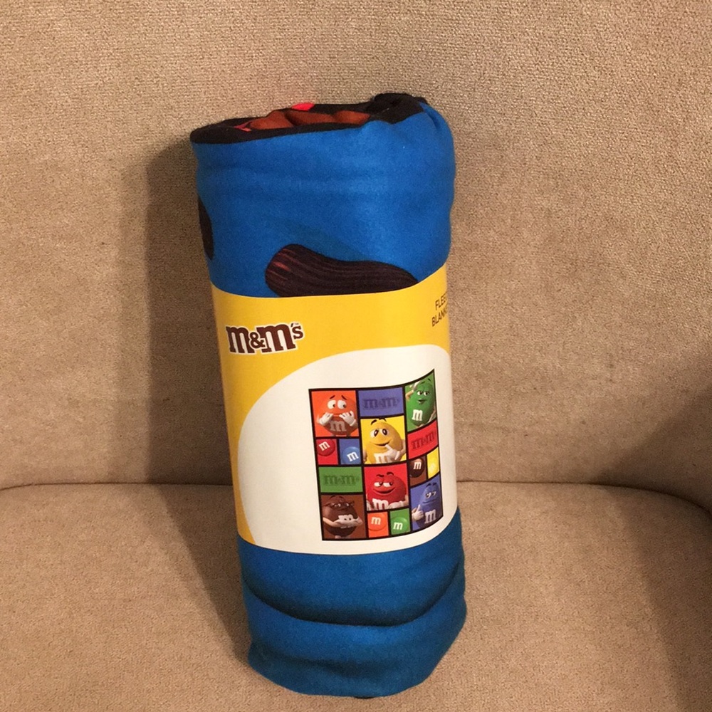 NWT M & M Fleece Throw
